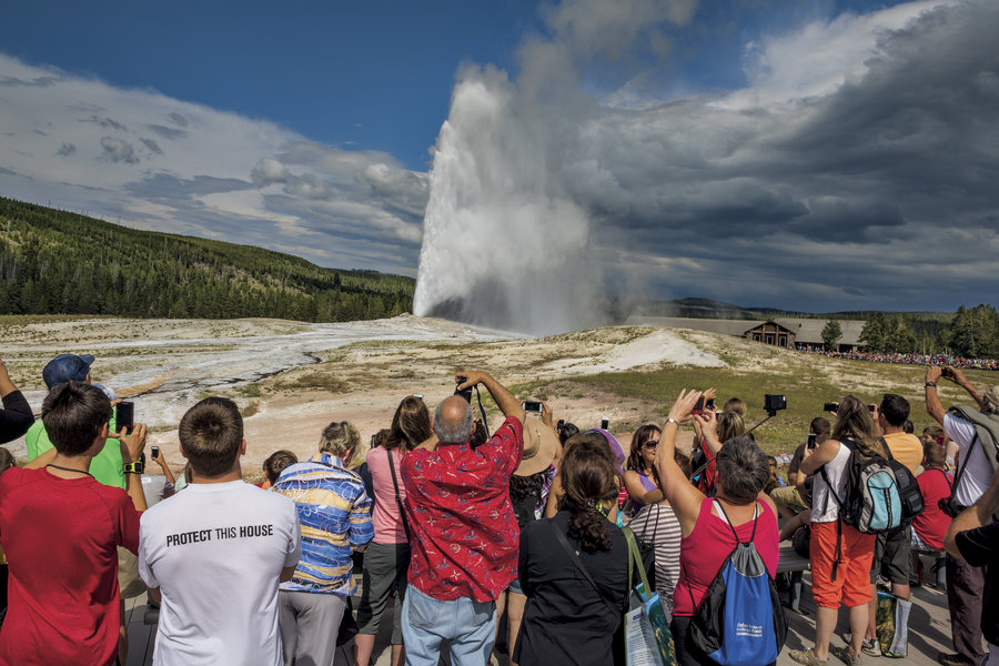 12_yellowstone_part01b_ngm_052016_-mm3416_0011-c5b82494411e476f950562f2517317ffa1c0af26-s900-c85.jpg